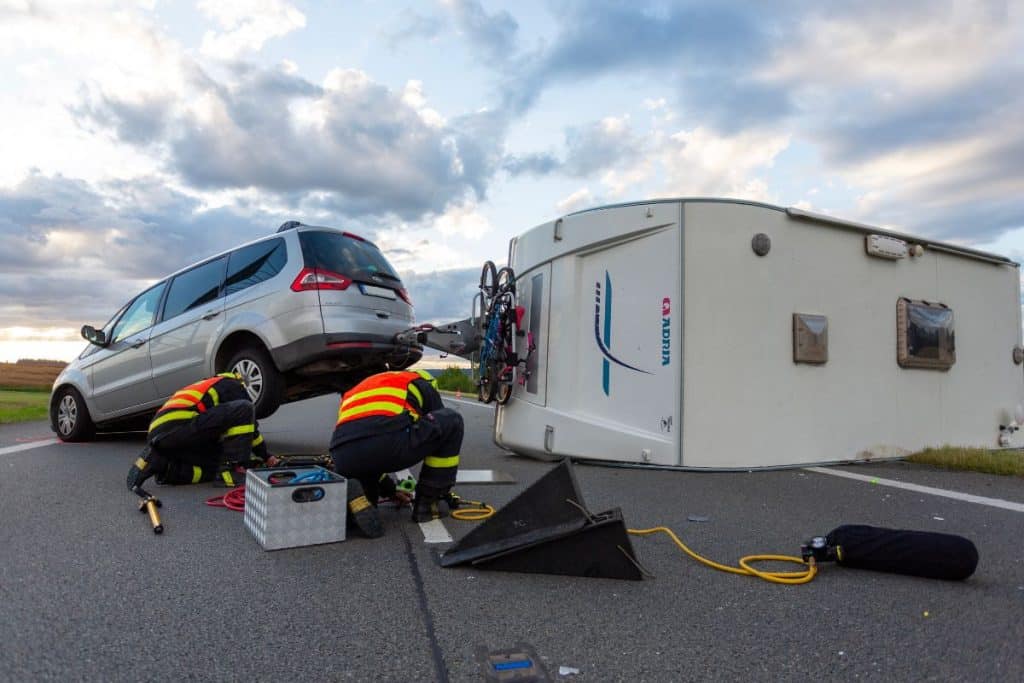 ongeluk-auto-caravan-snelweg-wat-kost-een-caravanverzekering